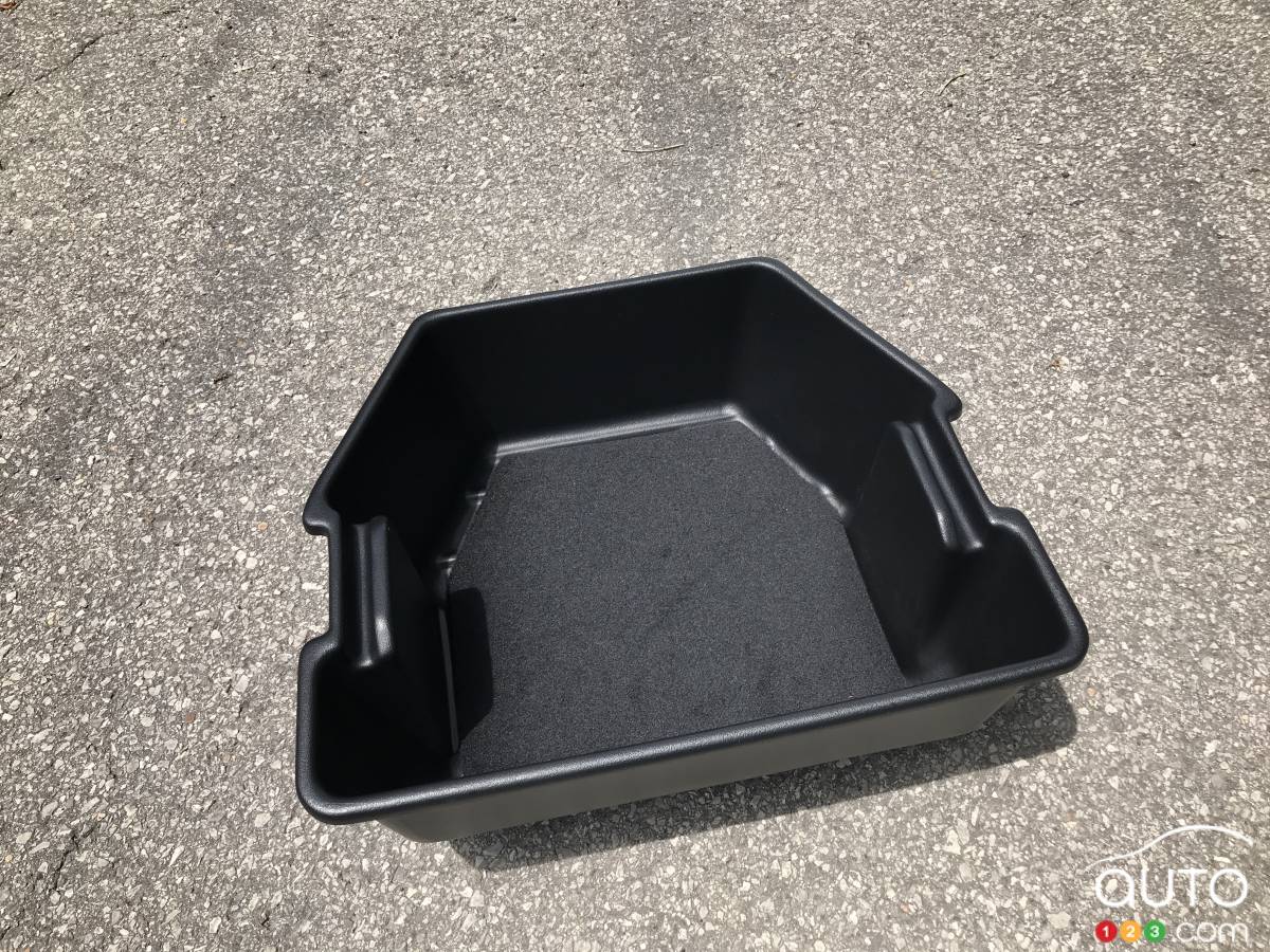 Chrysler Pacifica, bac sous le plancher de la 2e rangée